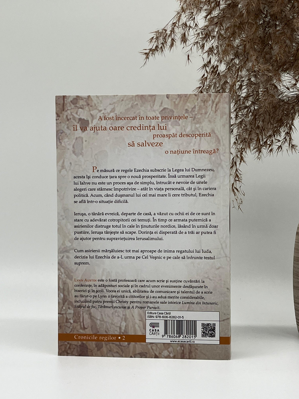 Cântecul izbăvirii - Seria 'Cronicile regilor', vol. 2
Lynn Austin