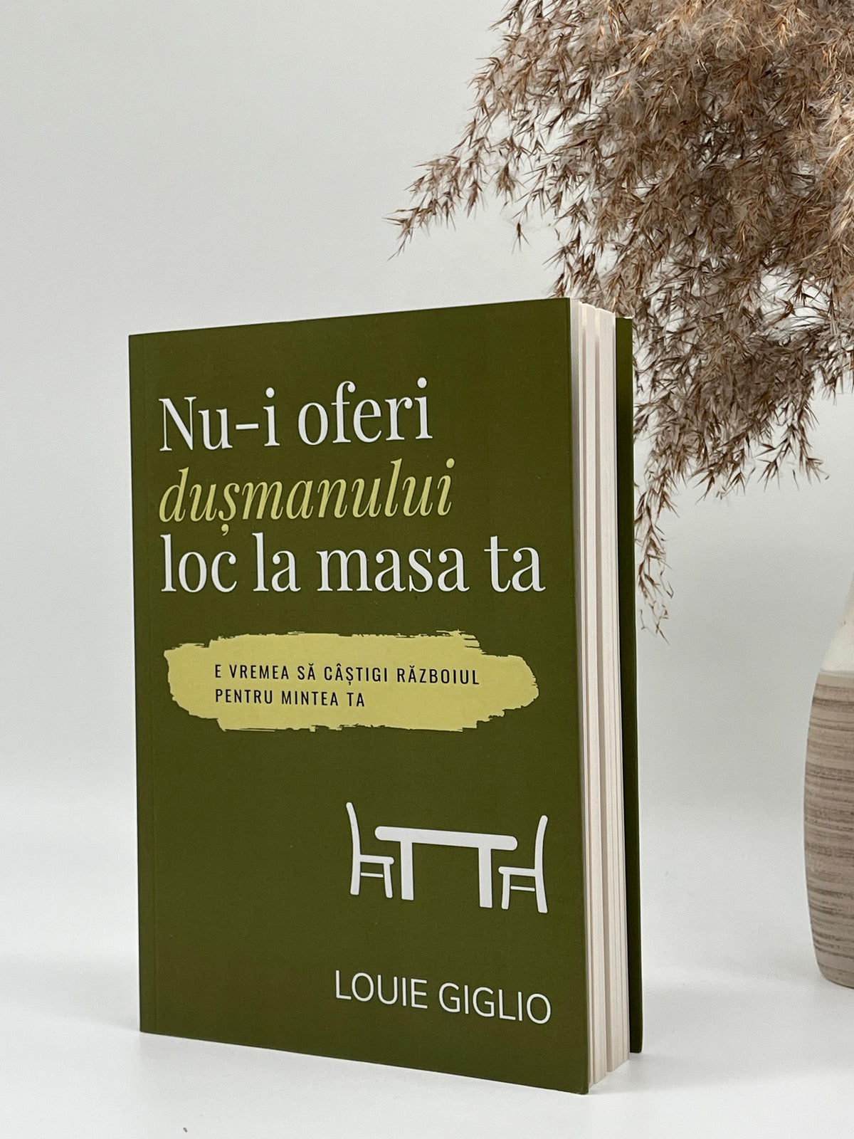Nu-i oferi dușmanului loc la masa ta - 
Louie Giglio